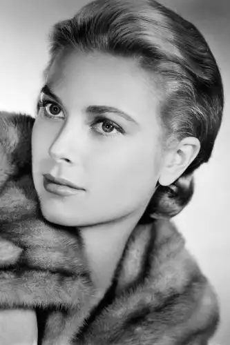 MONDiART Grace Kelly in fur  (100048)